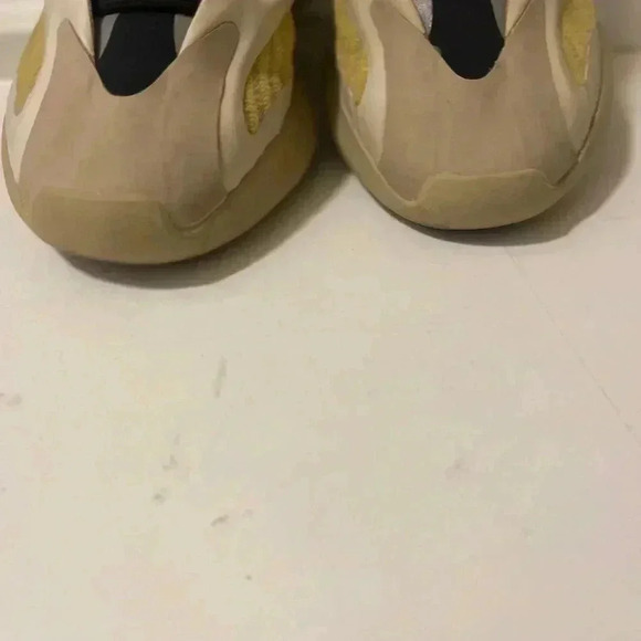 Adidas Yeezy 700 V3 "Safflower"APE 779001 
#126401668 Men's 10 US KANYE WEST - Picture 14 of 16